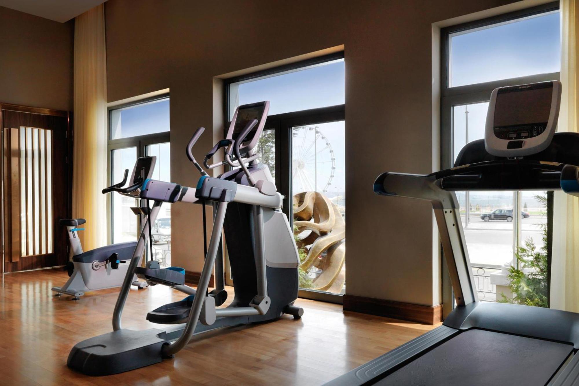 Sheraton Baku Intourist Exterior foto A typical gym