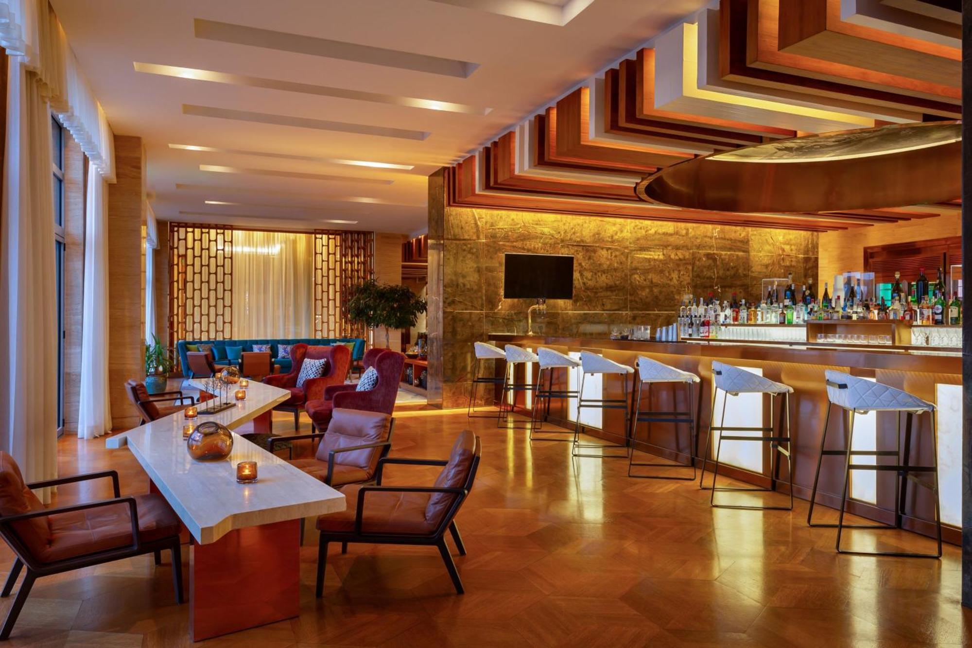 Sheraton Baku Intourist Exterior foto The bar at the Westin