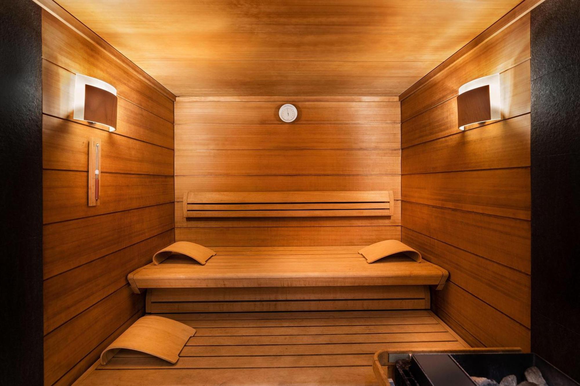 Sheraton Baku Intourist Exterior foto A modern Finnish sauna
