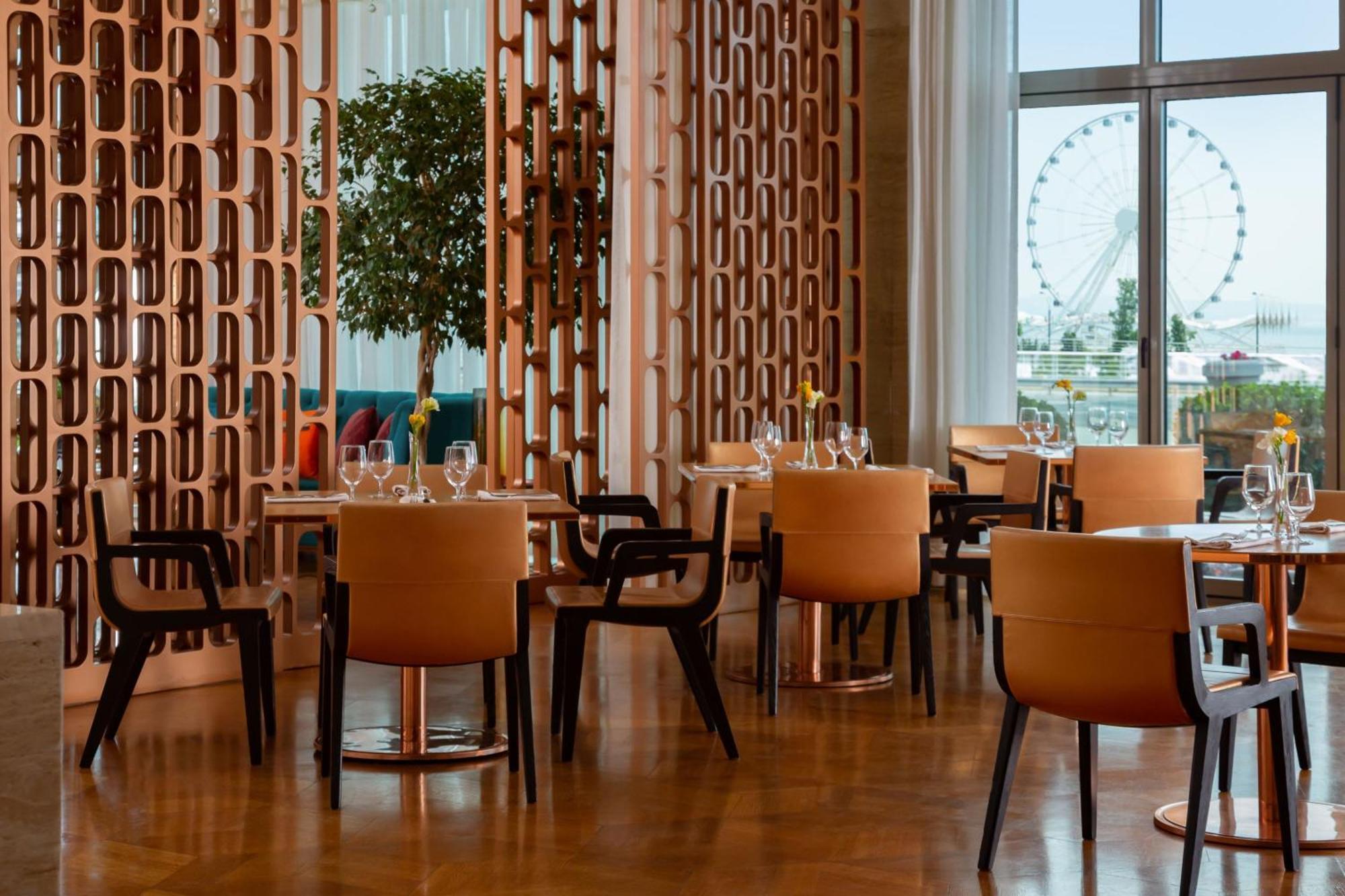 Sheraton Baku Intourist Exterior foto Restaurant