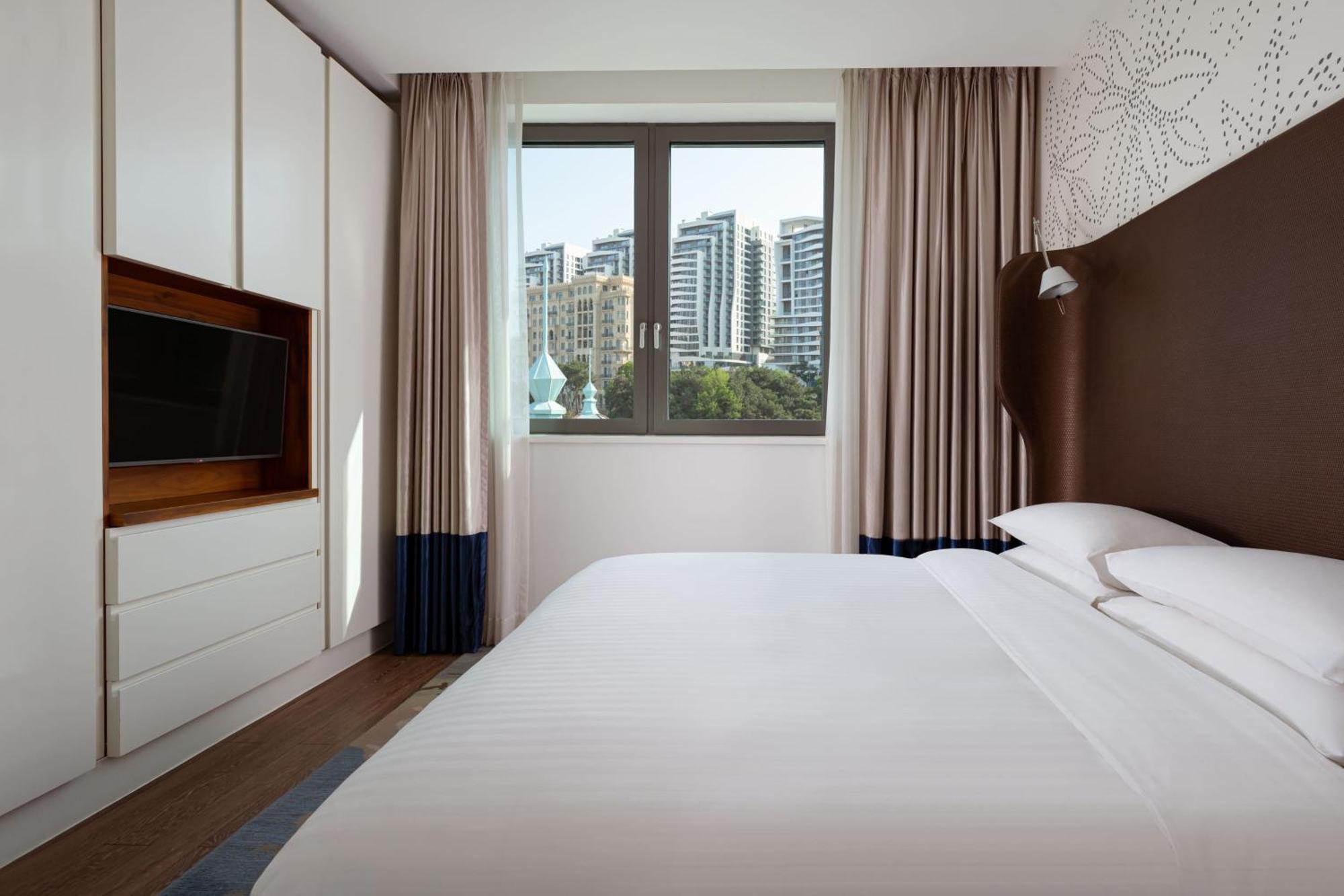 Sheraton Baku Intourist Exterior foto A bedroom at the hotel