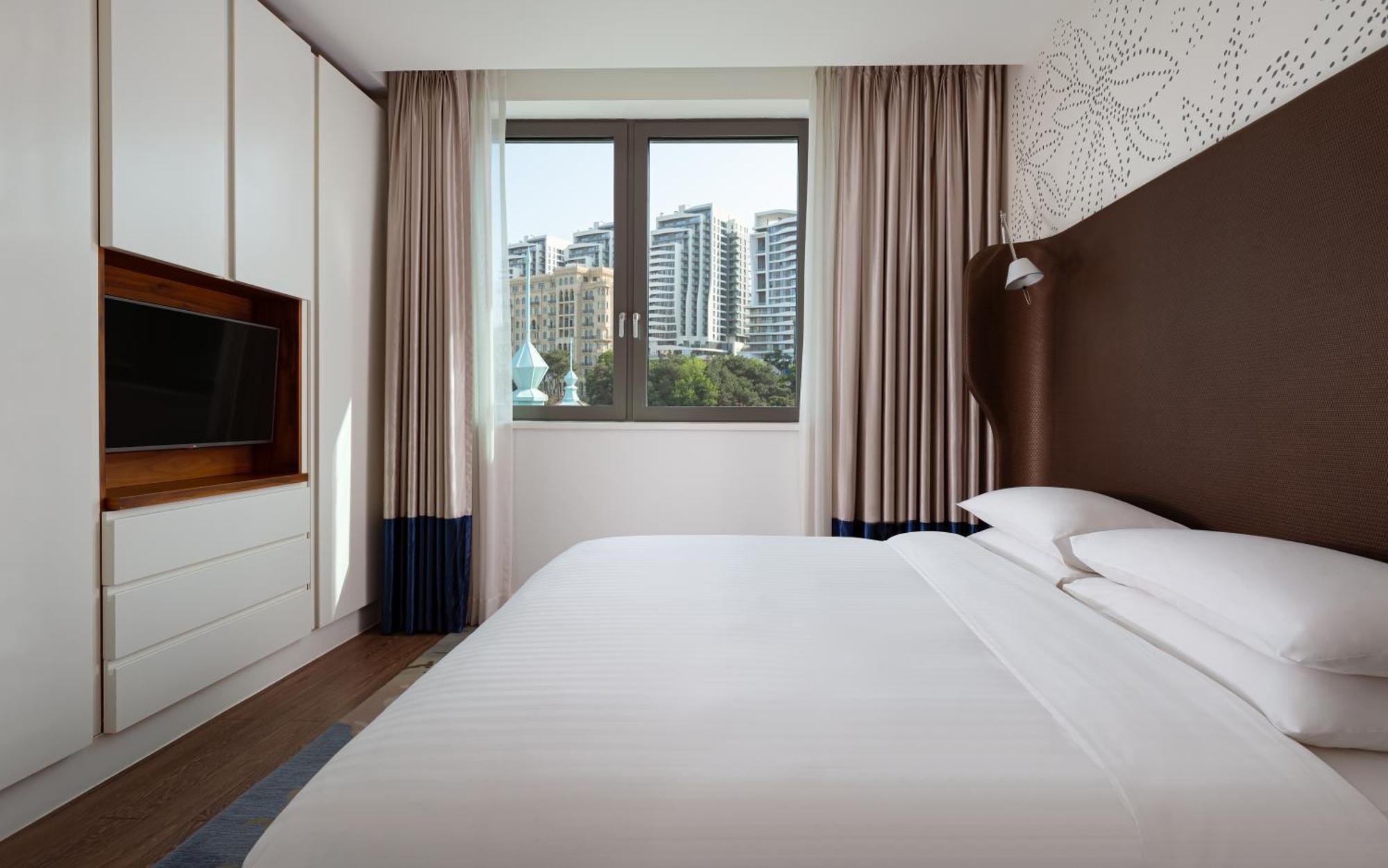 Sheraton Baku Intourist Exterior foto A bedroom at the hotel
